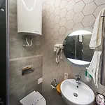 Beehive Hotel 3*