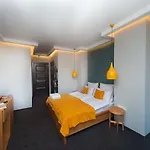 Beehive Hotel 3*