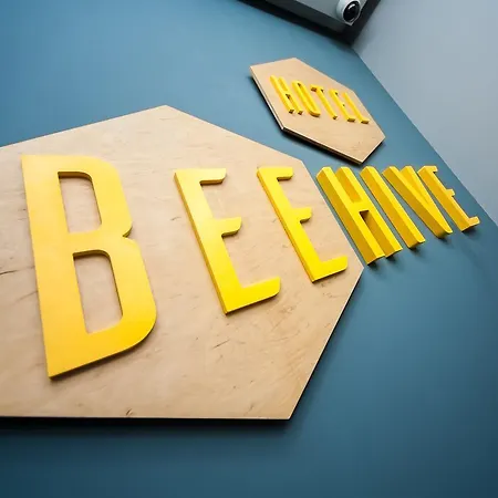 Отель Beehive 3*