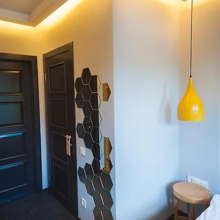 Beehive Hotel 3*