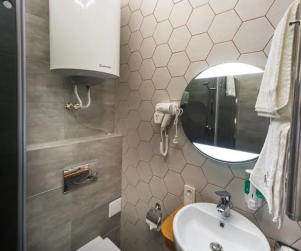 Beehive Szálloda 3*